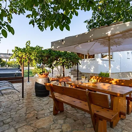 Holiday Home Kerniat Pula Exterior photo