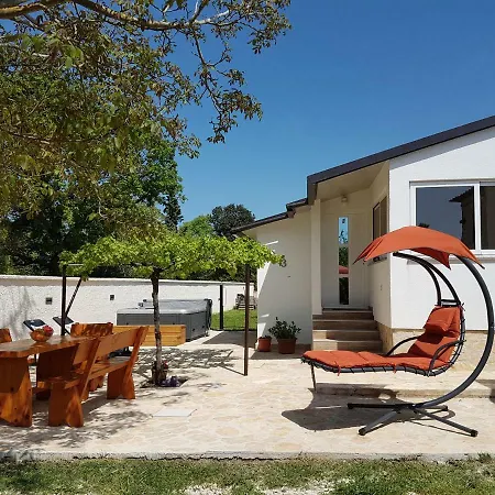 Holiday Home Kerniat Pula Exterior photo