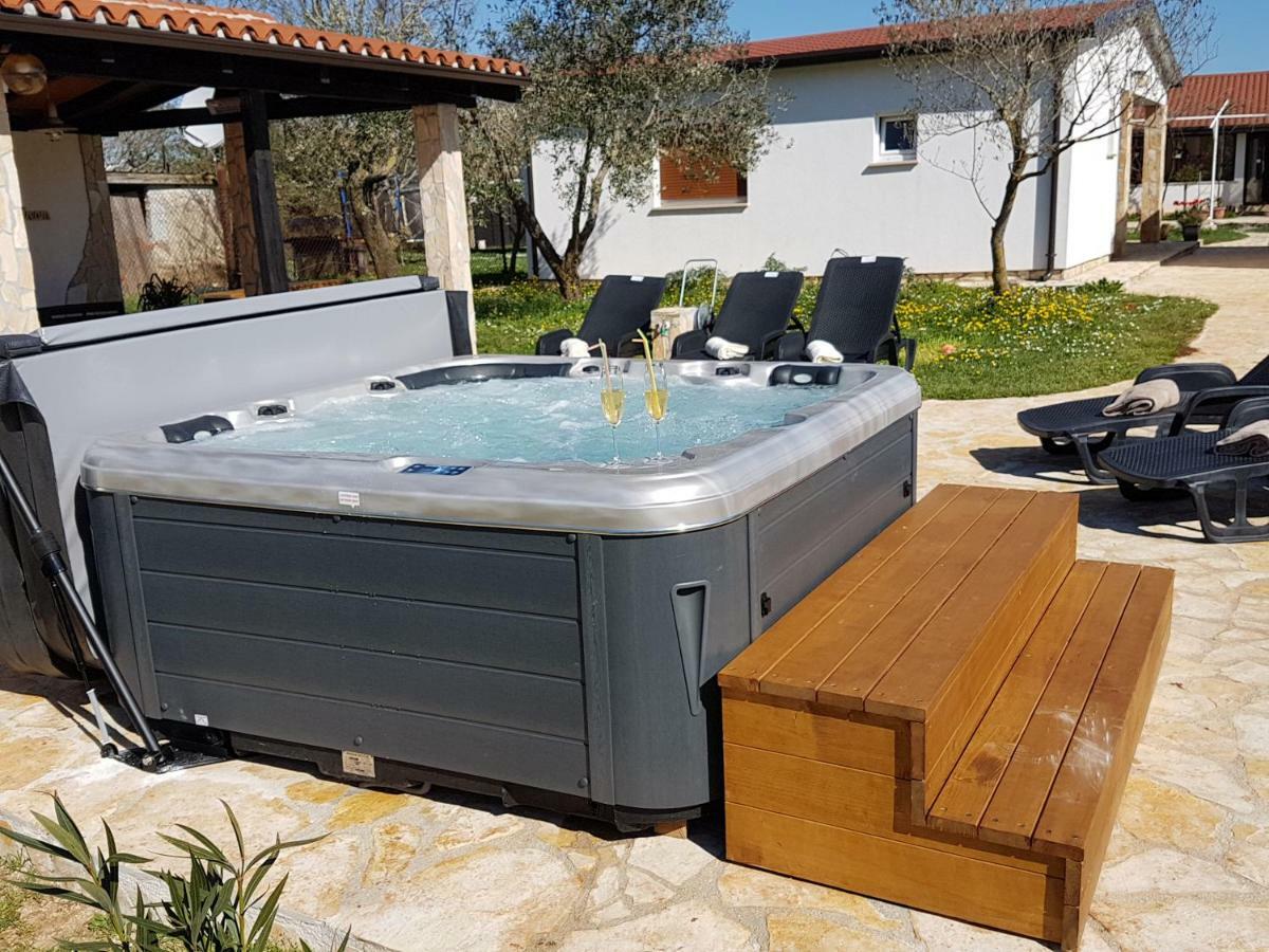 Holiday Kerniat Holiday home Pula