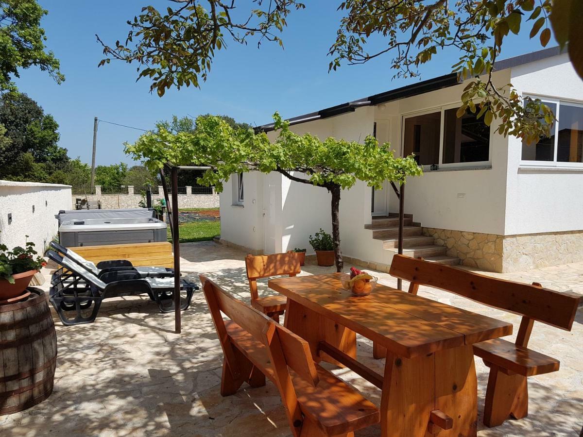 Holiday home Holiday Kerniat Pula